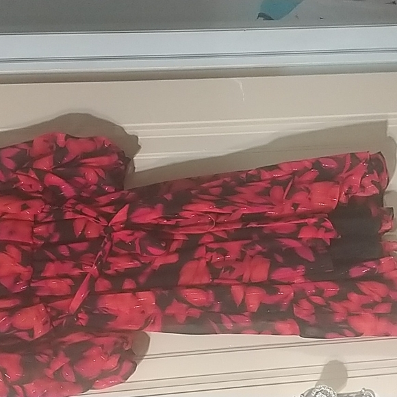 Red and black metallic dress size 2x - Picture 4 of 5